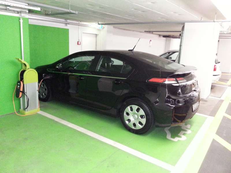 Heute das erste mal an einer öffentlichen Ladestation nachgeladen ;-)<br />Danke dem Shoppi Tivoli Spreitenbach für den Gratisstrom.