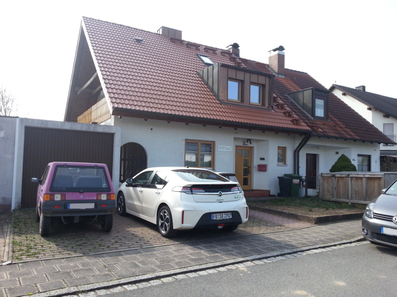 Obermichelbach. Links ein Kewat, rechts erahnt man das Dach von einem City-EL.