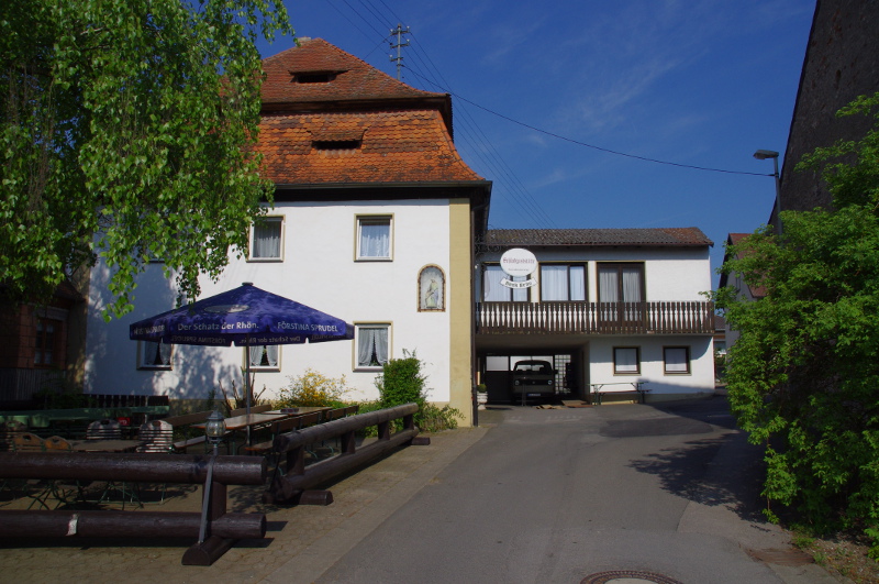 Tütschengereuth. Ohne Voranmeldung geht da nichts. Außerdem war ich zu früh da, außerhalb der Öffnungszeiten. Das Kabel wird wohl auch erst bei Bedarf rausgelegt. Nur angesehen.