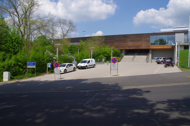Schweinfurt, auch an einem Erlebnisbad. Hier kostet das Laden allerdings € 1.98 pro angefangene(!) Stunde. Nur angesehen.