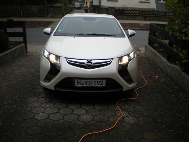 &quot;Alter Ampera&quot; vor der Garage (da steht jetzt der Volt)