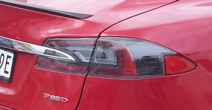 TeslaS-Taillight.jpg