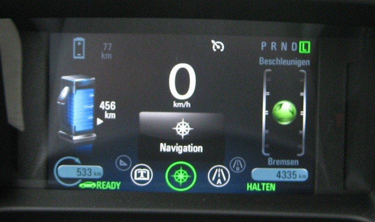 nur noch 77 km E-Reichweite 0,7 kw für 9 km E- Fahrstrecke nicht angezeigt.