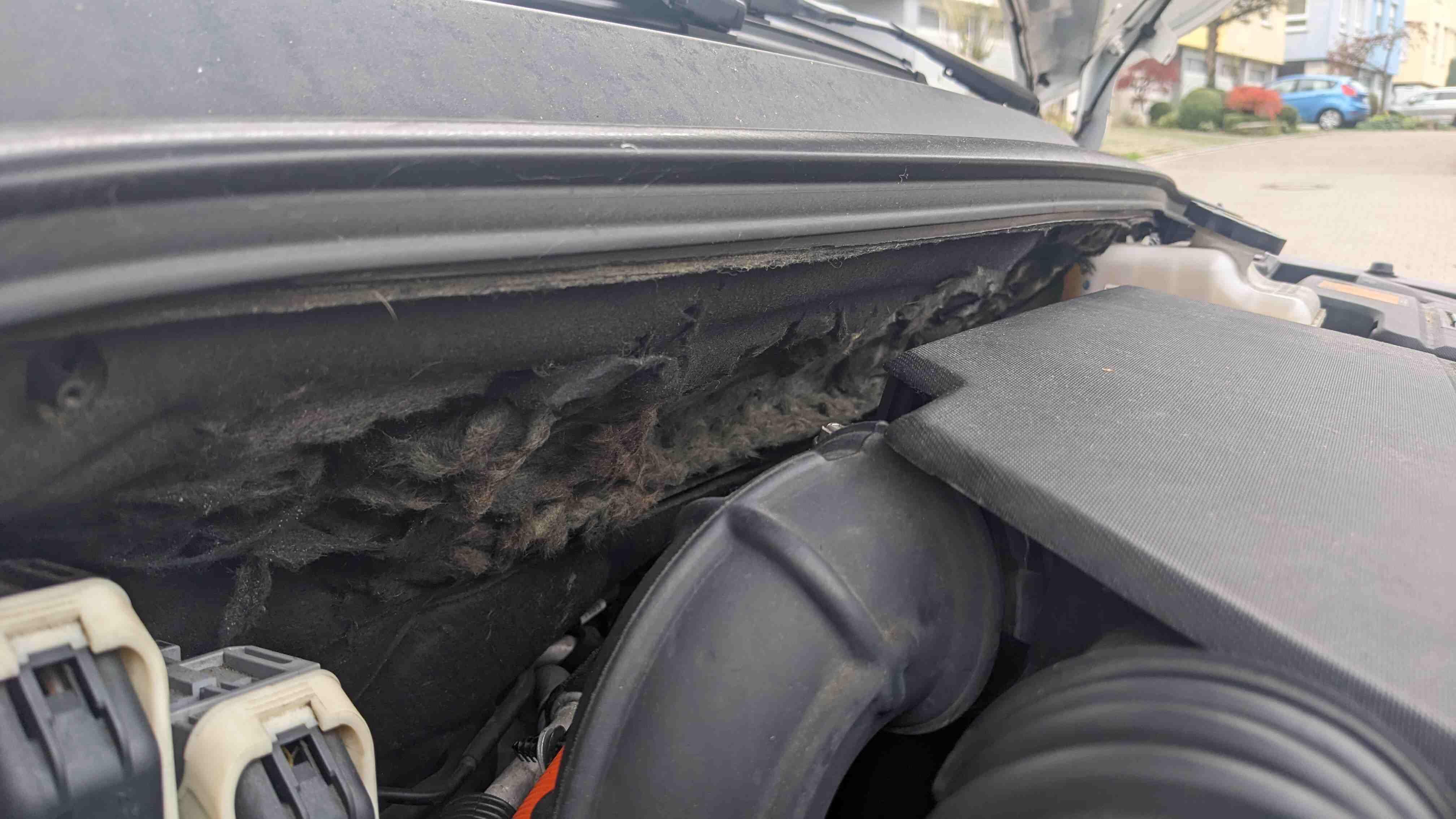 Dämmmatte Spritzwand, oder das was davon übrig ist.